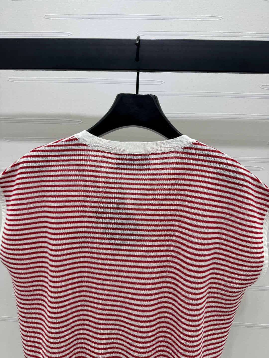 PRADA D 25S STRIPED V-NECK KNITTED VEST 264127