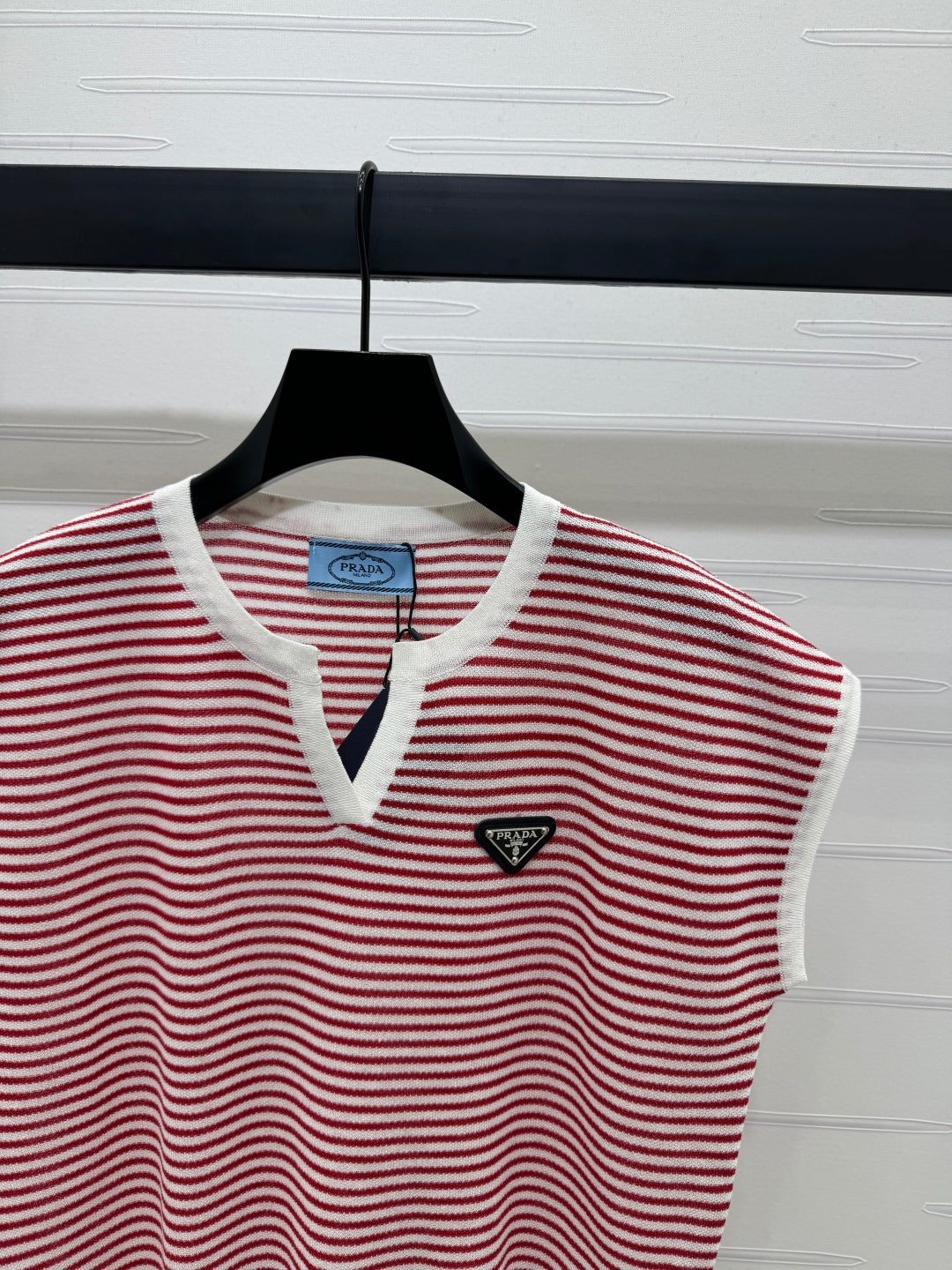 PRADA D 25S STRIPED V-NECK KNITTED VEST 264127
