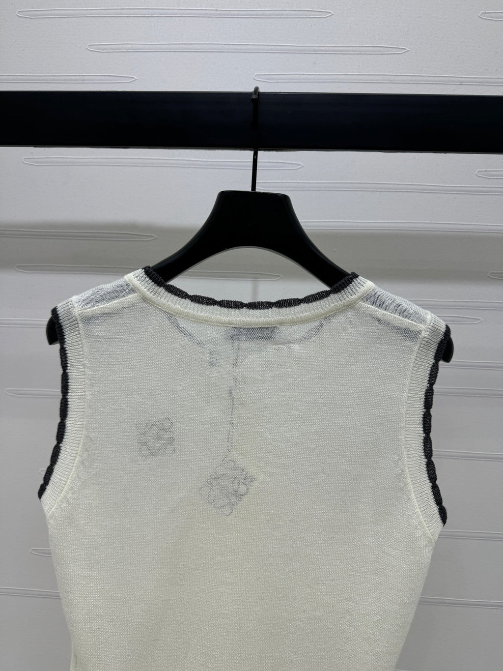 LOEWE 25S ROUND NECK KNITTED VEST WHITE 264069