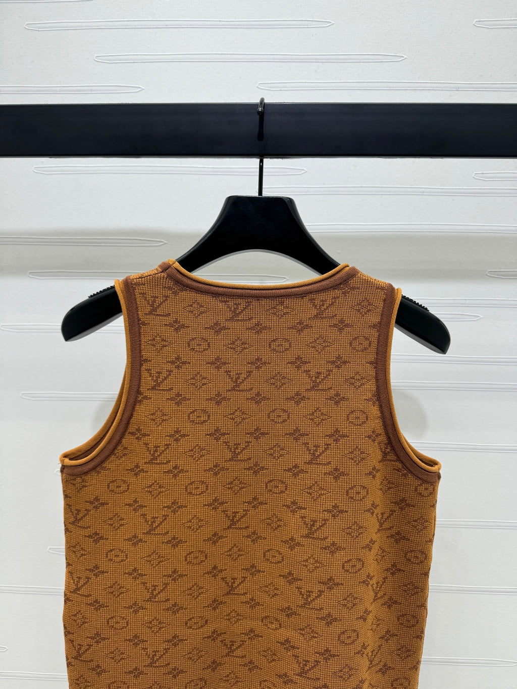 LOUIS VUITTON LV ROUND-NECK KNITTED SLEEVELESS VEST 274937