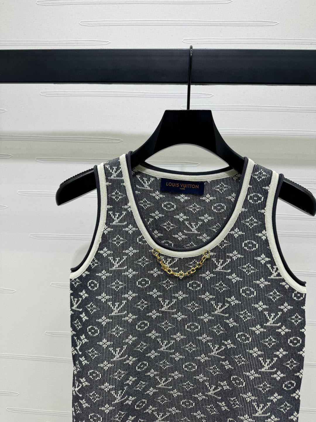 LOUIS VUITTON LV ROUND-NECK KNITTED SLEEVELESS VEST 274936