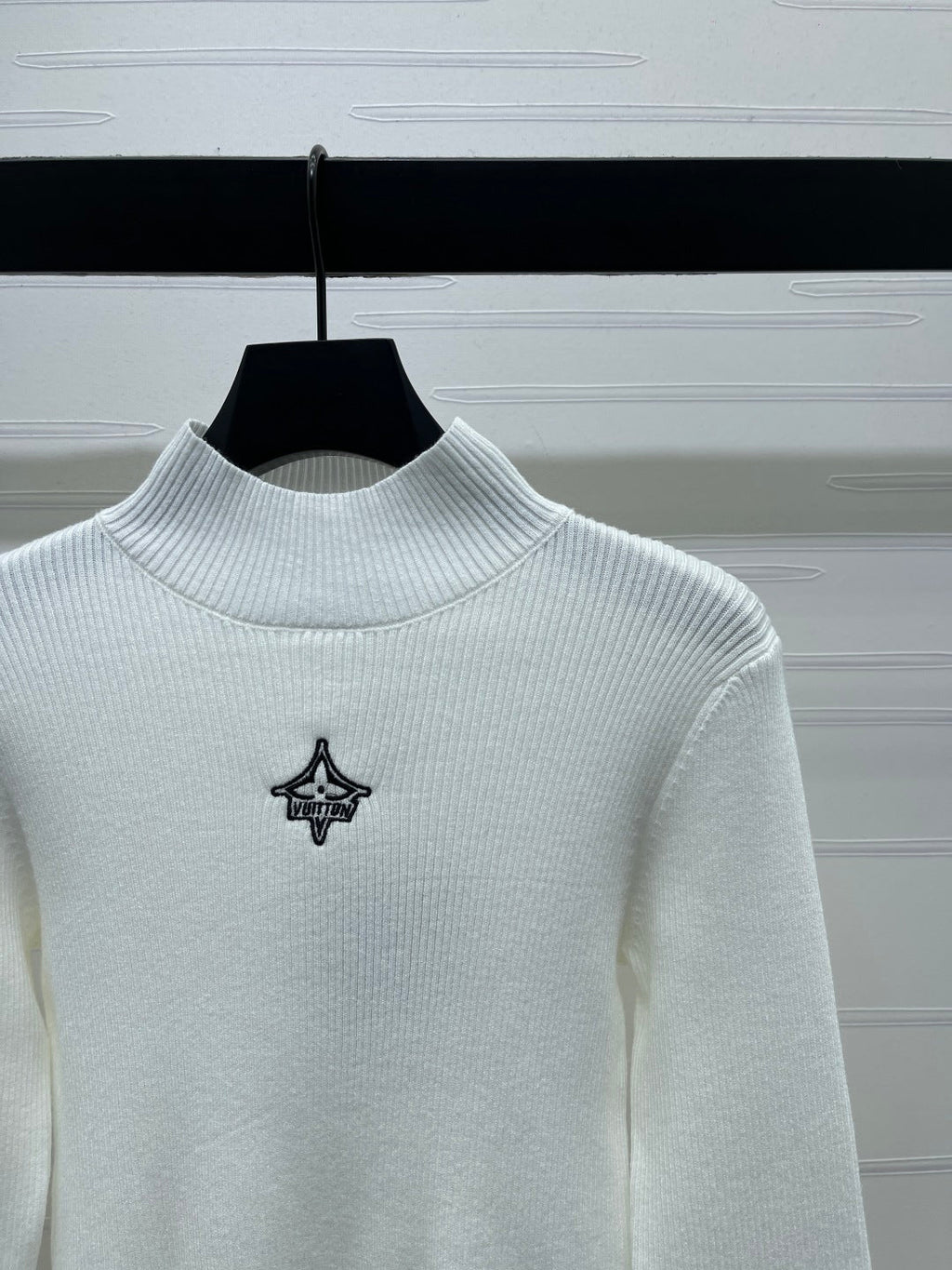 LOUIS VUITTON LV 25S LOGO-EMBROIDERED SWEATER 0088