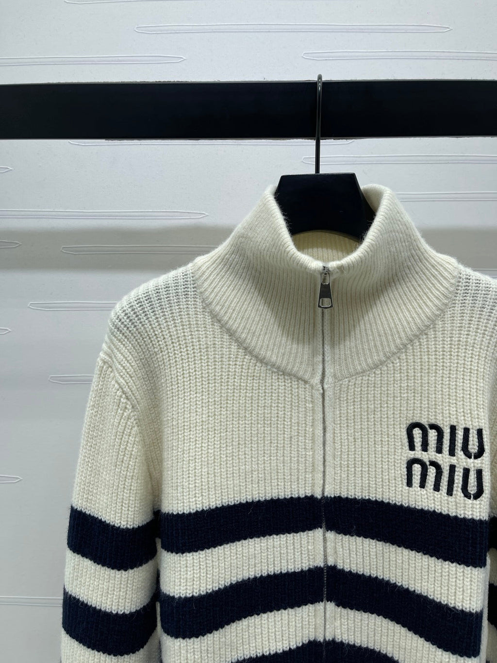 MIUMIU CARDIGAN STYLE 526