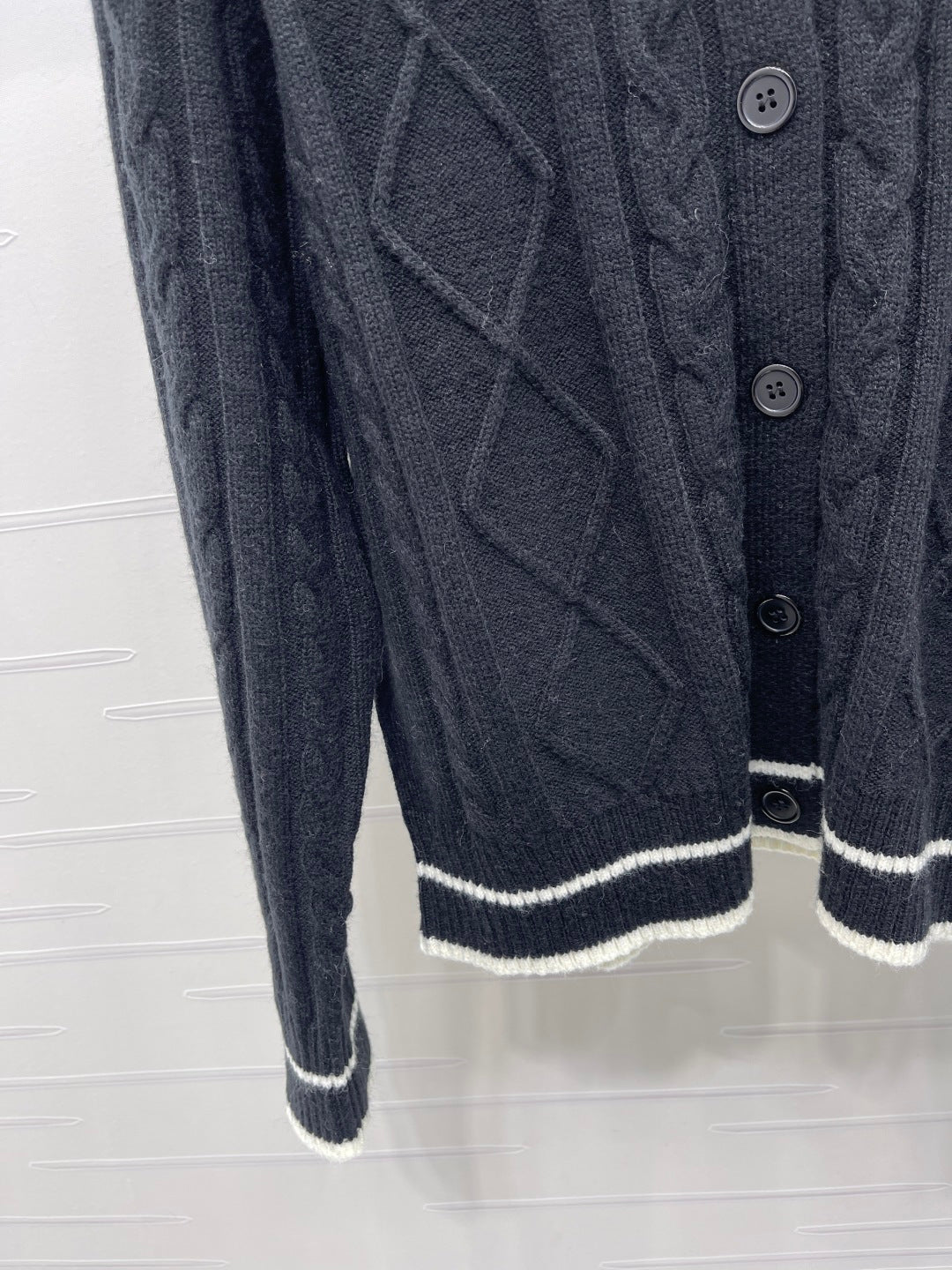 MIUMIU CARDIGAN STYLE 813