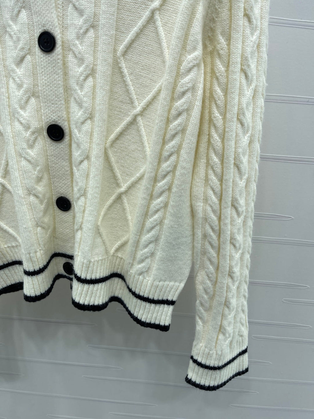 MIUMIU CARDIGAN STYLE 812