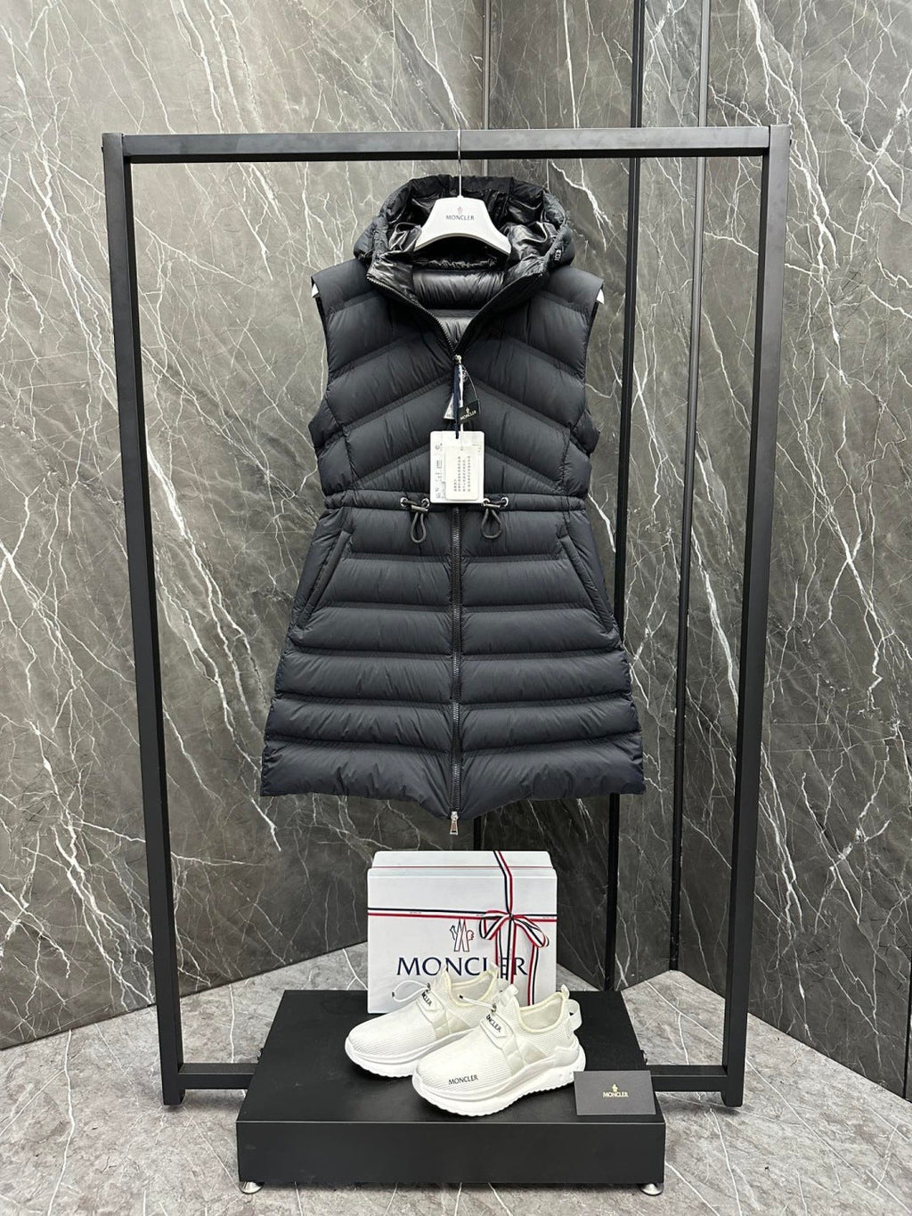 MONCLER 25S LONG DOWN VEST 477