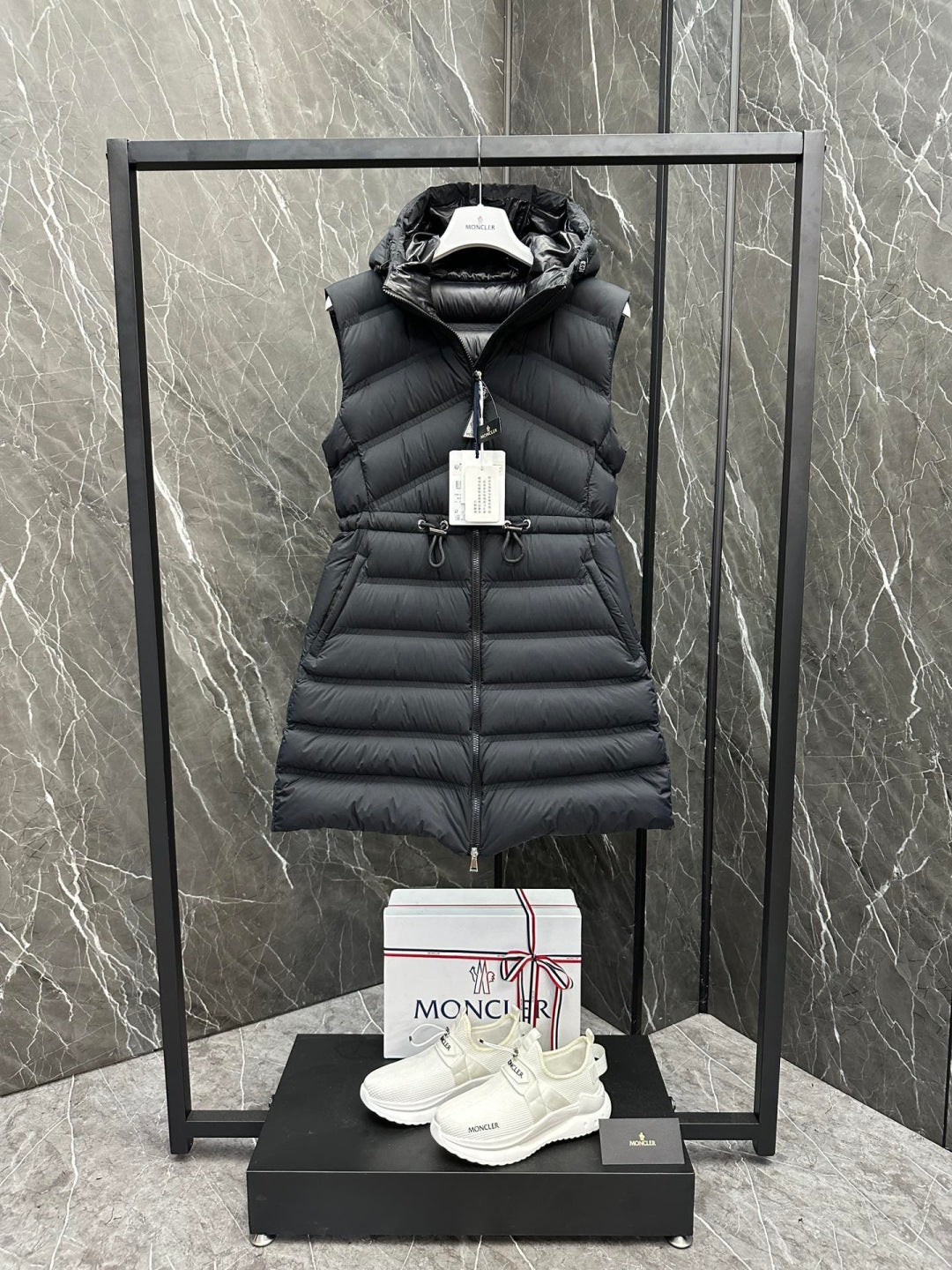 MONCLER 25S LONG DOWN VEST 477