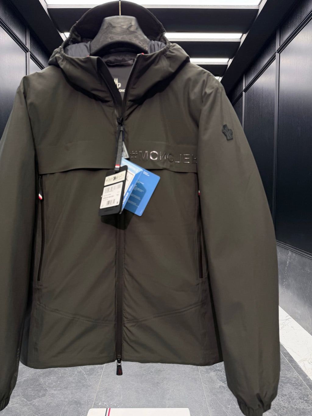MONCLER 25S HOODED SKI JACKET 385