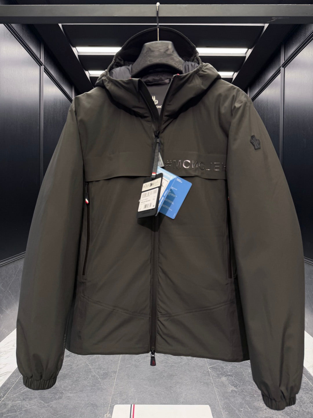 MONCLER 25S HOODED SKI JACKET 385