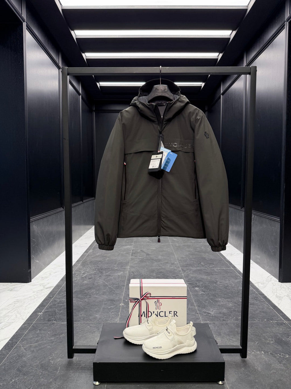 MONCLER 25S HOODED SKI JACKET 385