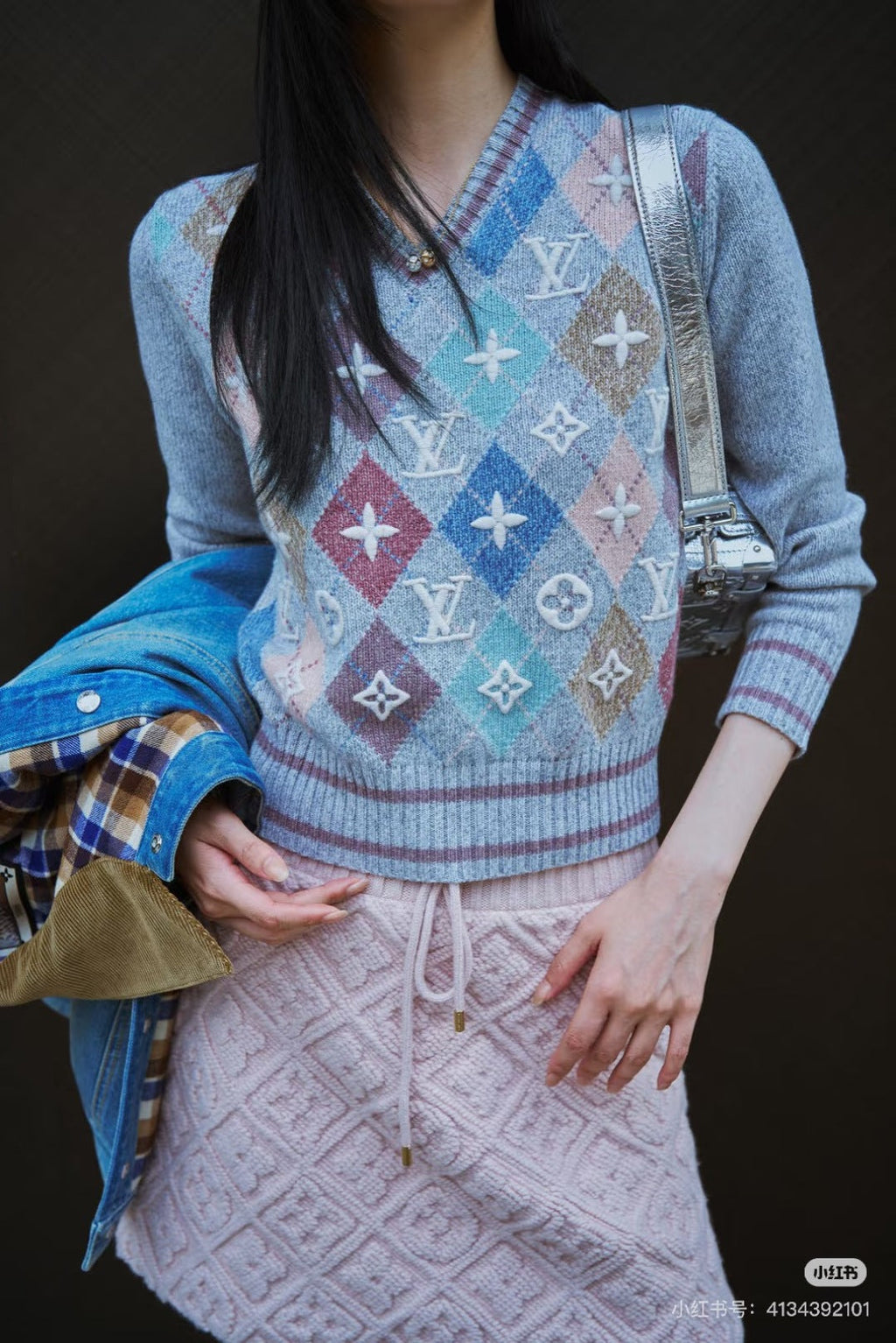 LOUIS VUITTON LV 25S V-NECK SWEATER 0111
