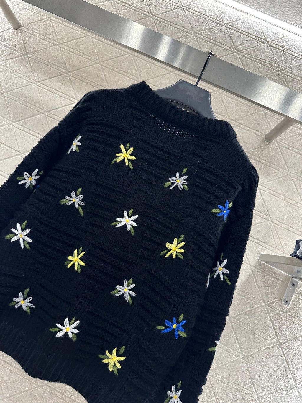 MIUMIU SWEATER STYLE 823
