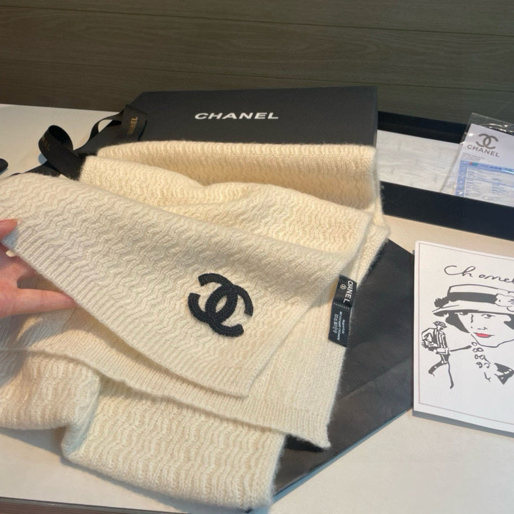 CHANEL 25S SCARF 200 IN CASHMERE 932411