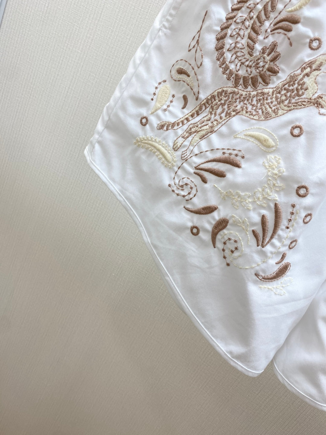 HERMES HERMES 25S EMBROIDERED SHORTS 158