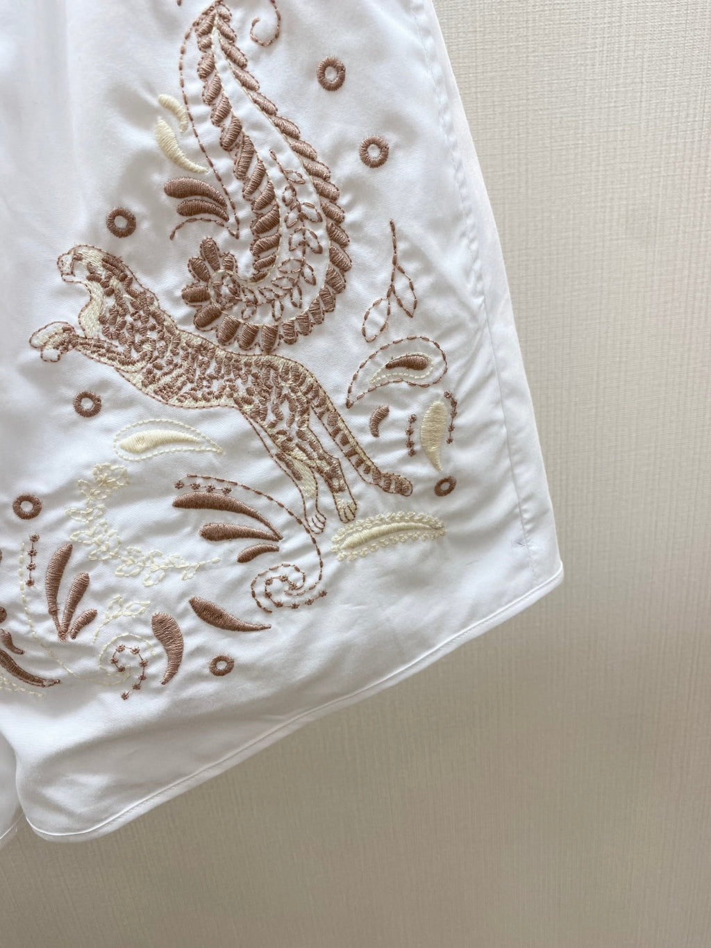 HERMES HERMES 25S EMBROIDERED SHORTS 158