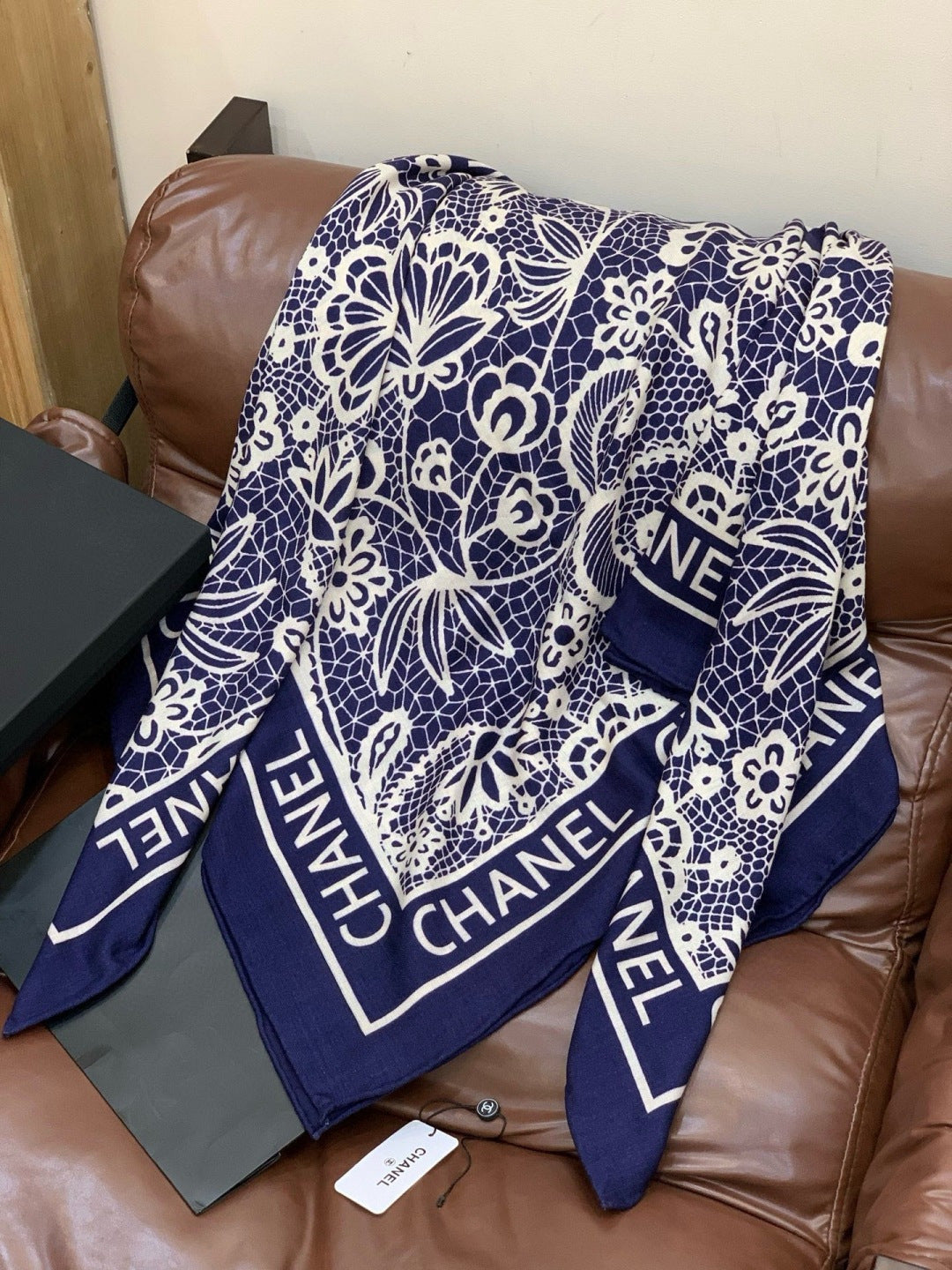 CHANEL 25S SCARF 135 CM IN CASHMERE AND SILK 943315