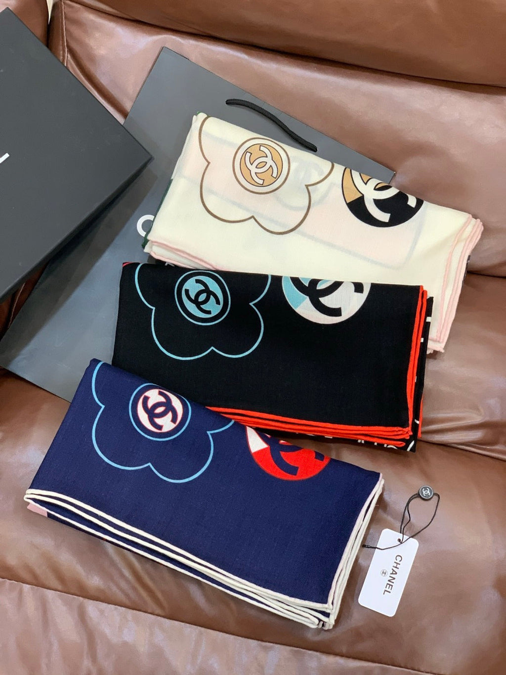 CHANEL 25S SCARF 135 CM IN CASHMERE SILK 943655