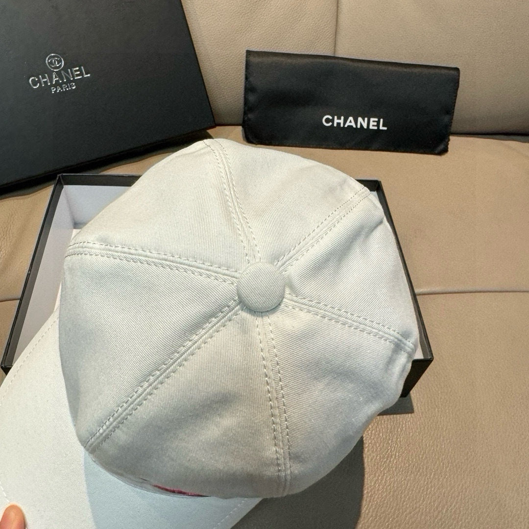 CHANEL WHITE BASEBALL CAP WITH PINK LOGO IN COTTON 672798