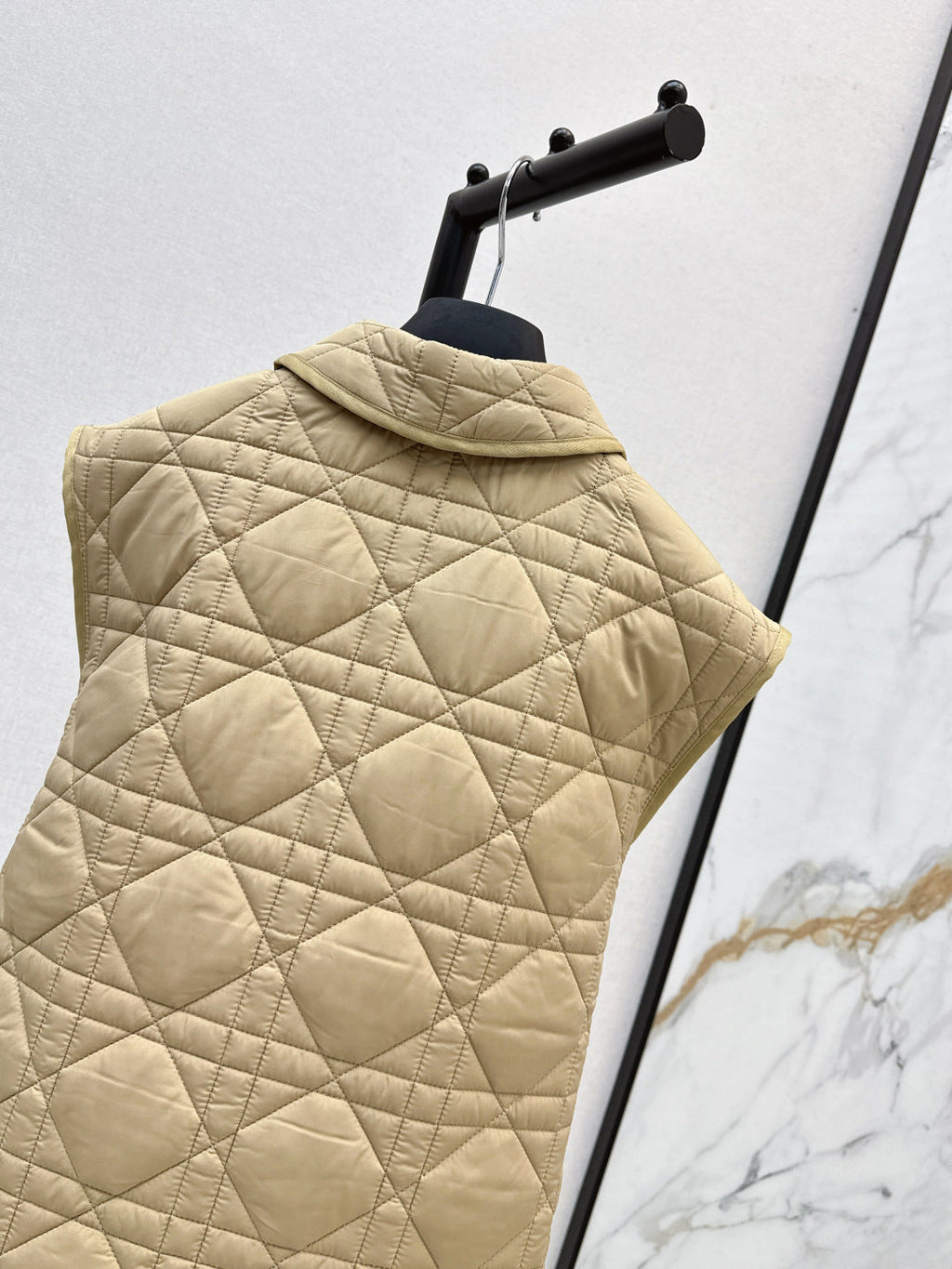 DIOR 25S SLEEVELESS QUILTED VEST 527