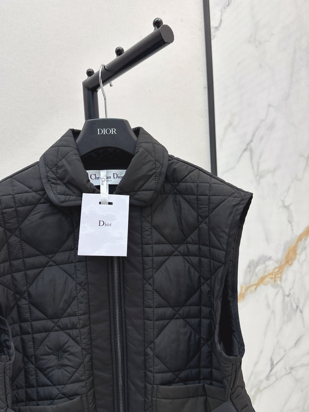DIOR 25S SLEEVELESS QUILTED VEST 529