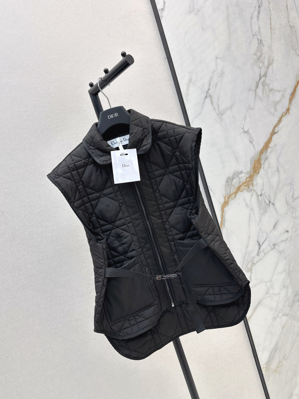 DIOR 25S SLEEVELESS QUILTED VEST 529