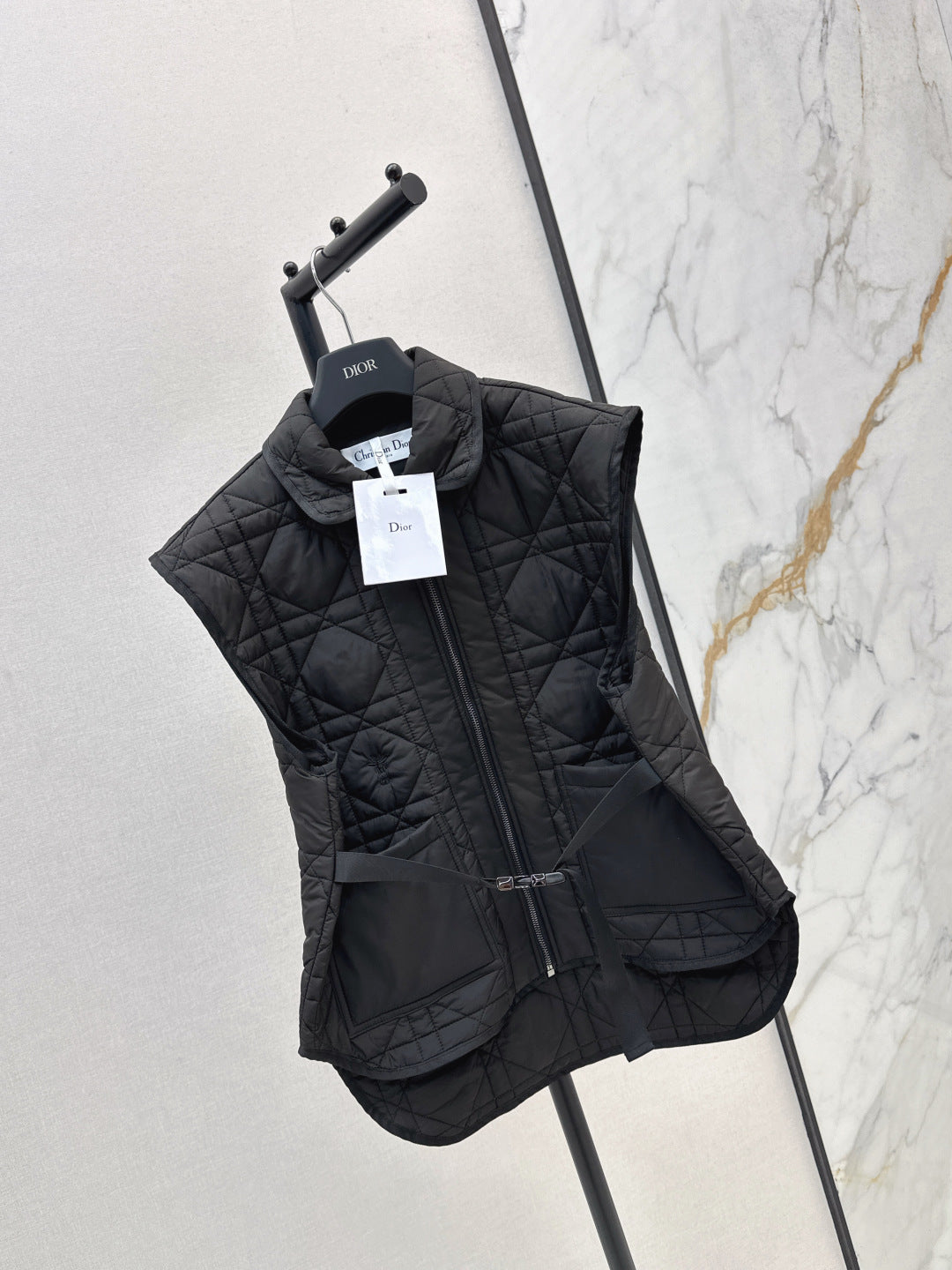 DIOR 25S SLEEVELESS QUILTED VEST 529