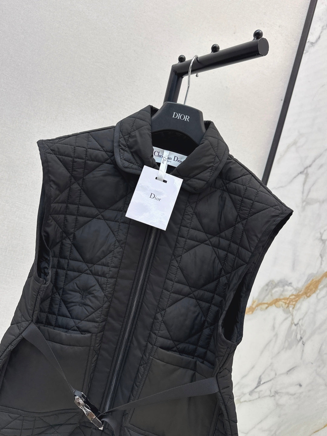 DIOR 25S SLEEVELESS QUILTED VEST 529