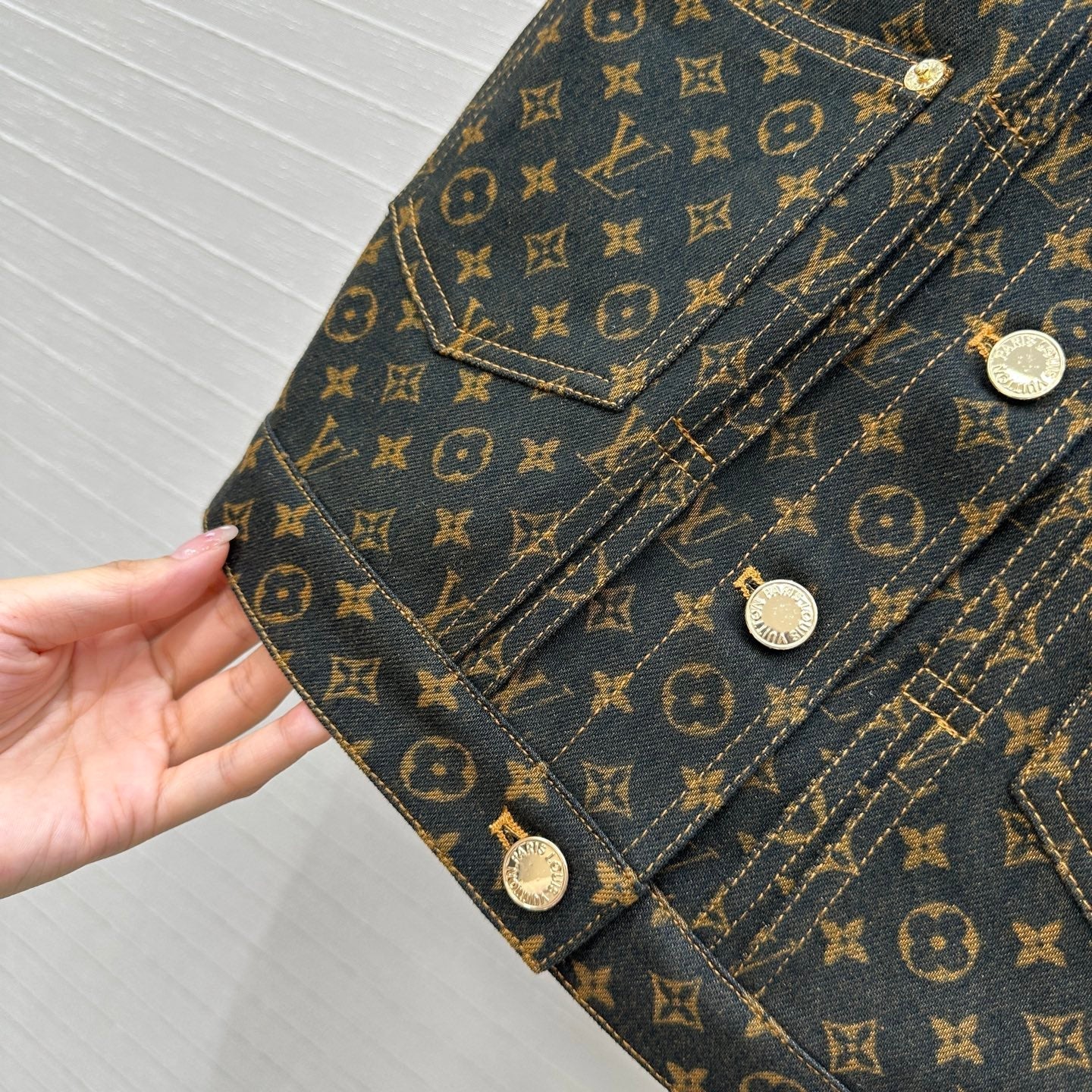 LOUIS VUITTON LV DENIM SLEEVELESS TOP WITH LOGO 264405