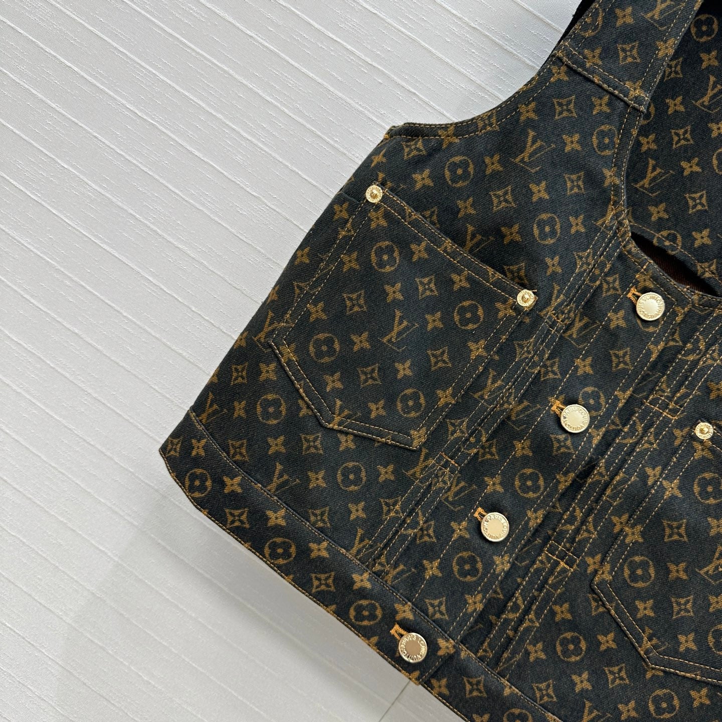 LOUIS VUITTON LV DENIM SLEEVELESS TOP WITH LOGO 264405