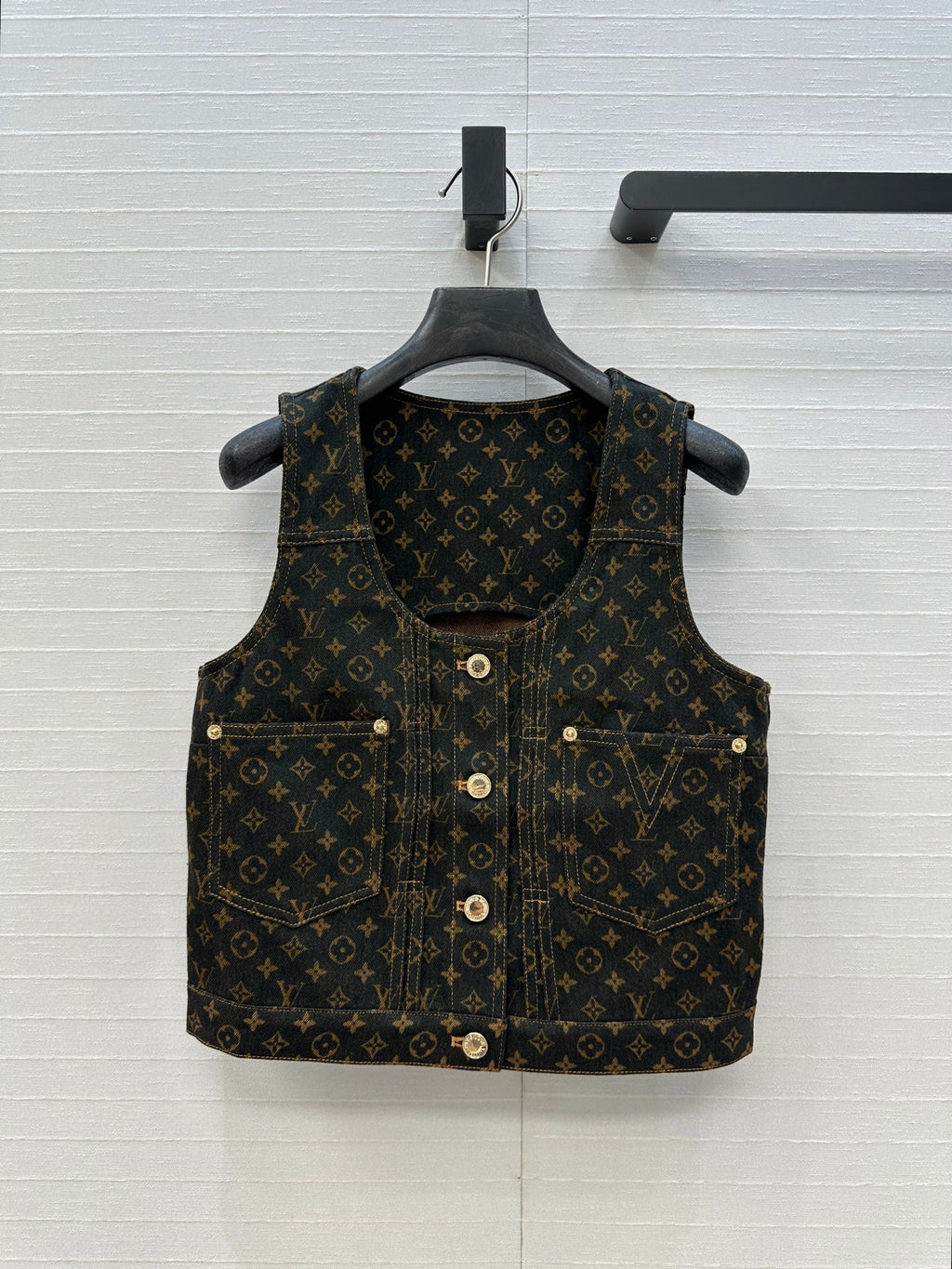 LOUIS VUITTON LV DENIM SLEEVELESS TOP WITH LOGO 264405