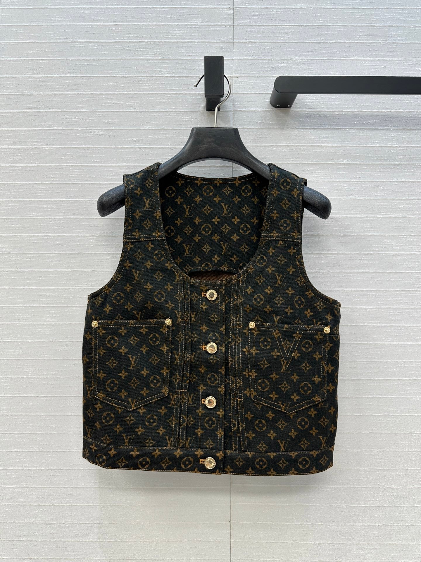 LOUIS VUITTON LV DENIM SLEEVELESS TOP WITH LOGO 264405
