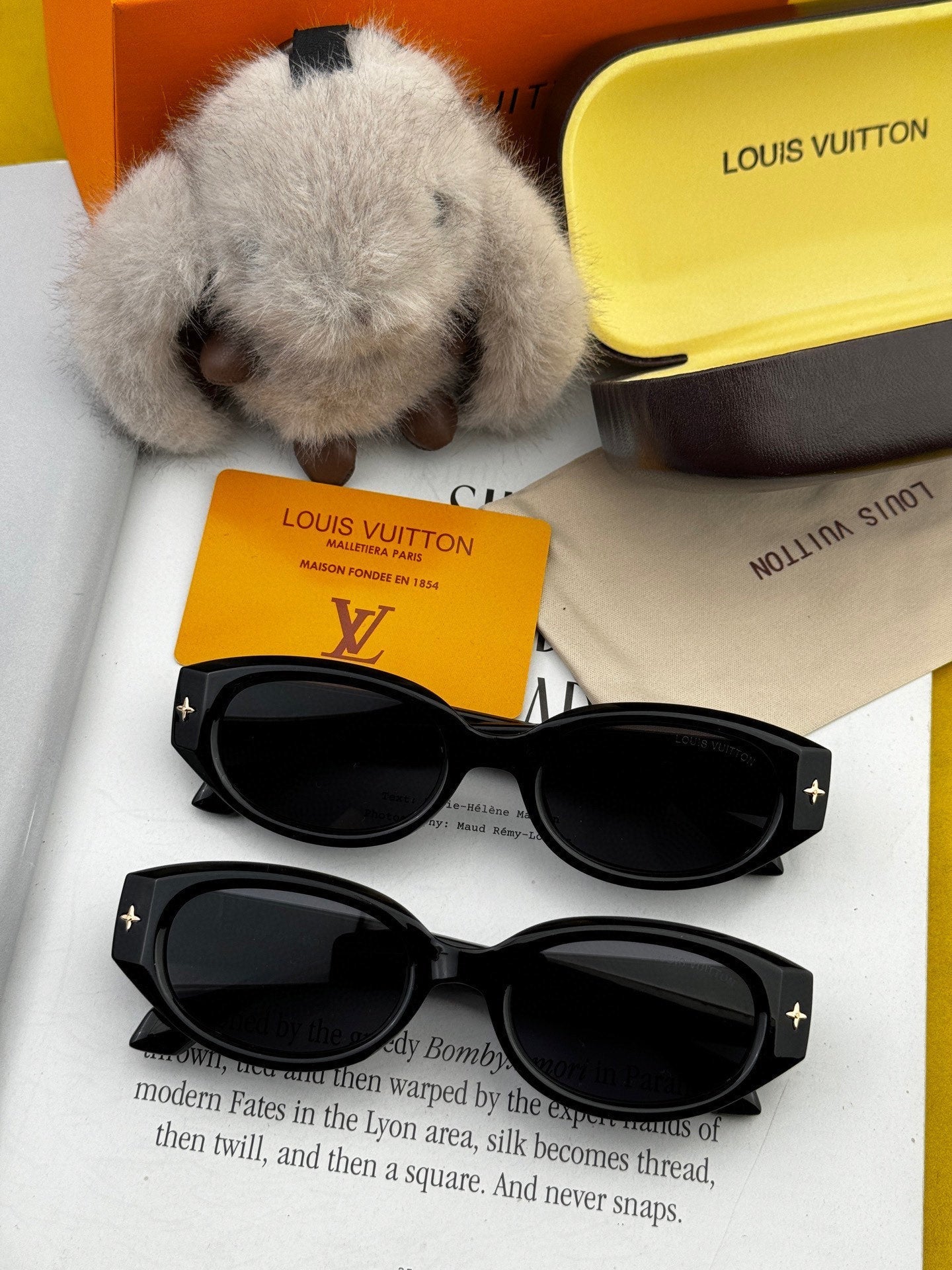 LOUIS VUITTON CAT EYE SUNGLASSES L1335 IN BLACK ACETATE