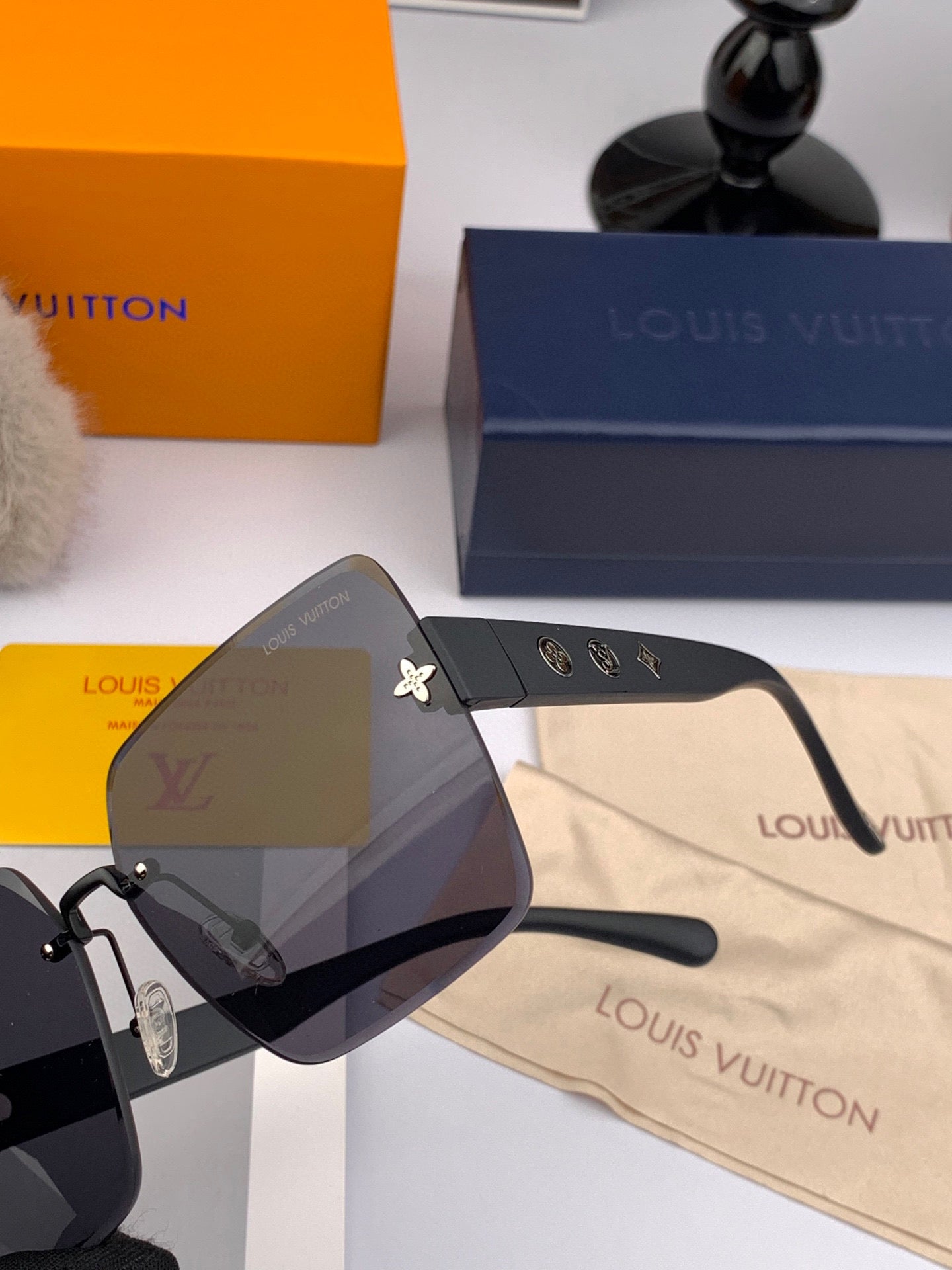 LOUIS VUITTON SQUARE SUNGLASSES L5970 IN BLACK ACETATE