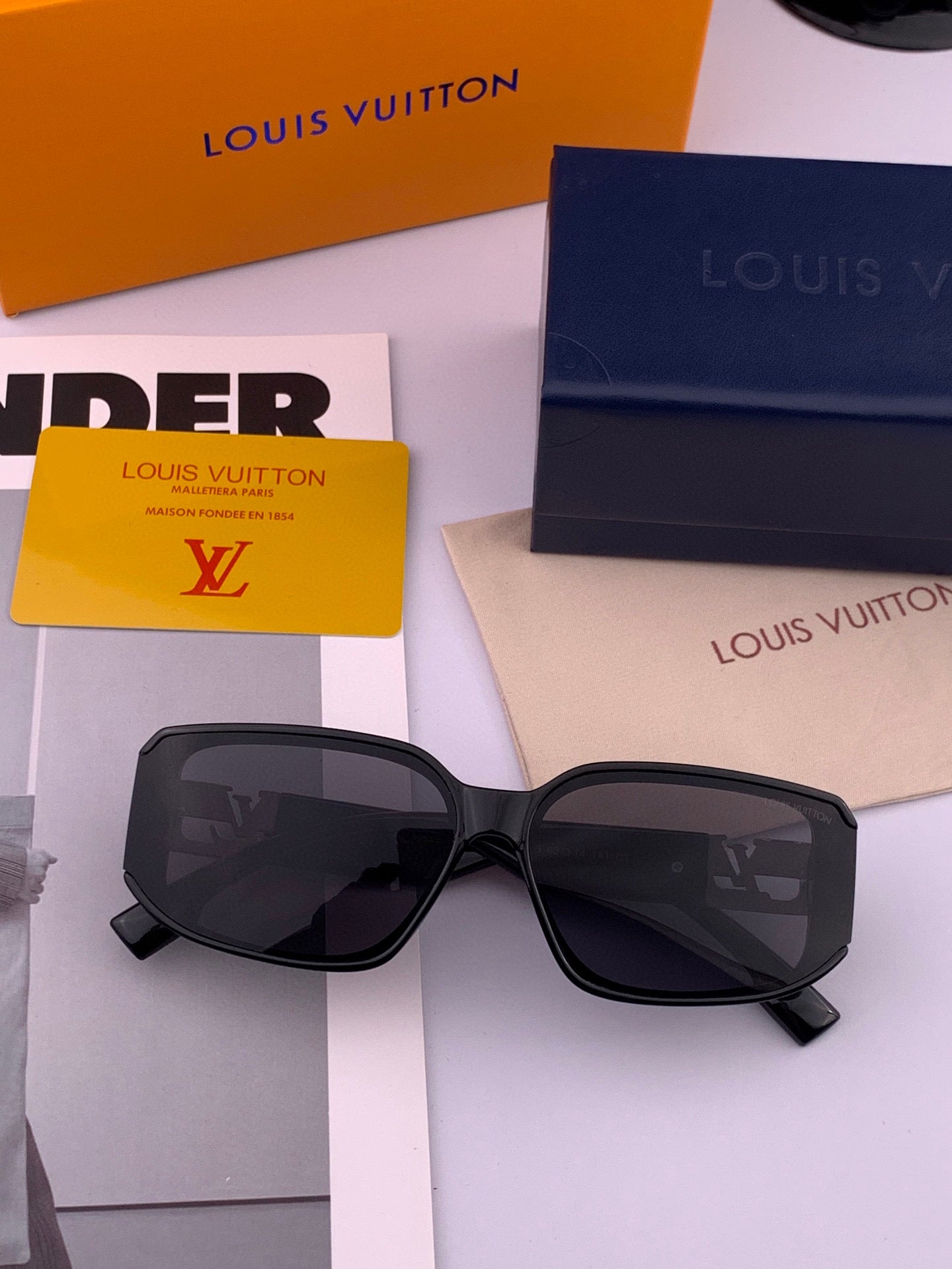 LOUIS VUITTON SQUARE SUNGLASSES L5551 IN ACETATE