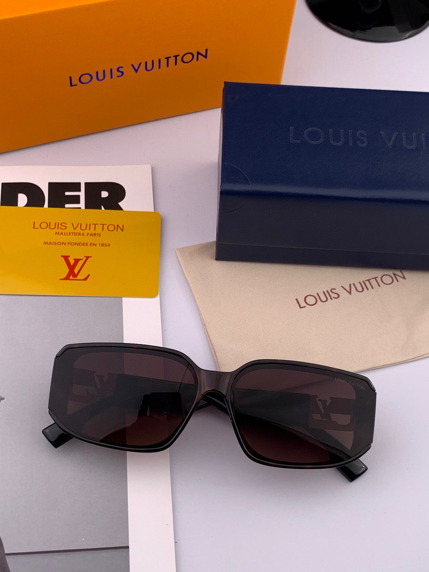 LOUIS VUITTON SQUARE SUNGLASSES L5551 IN ACETATE