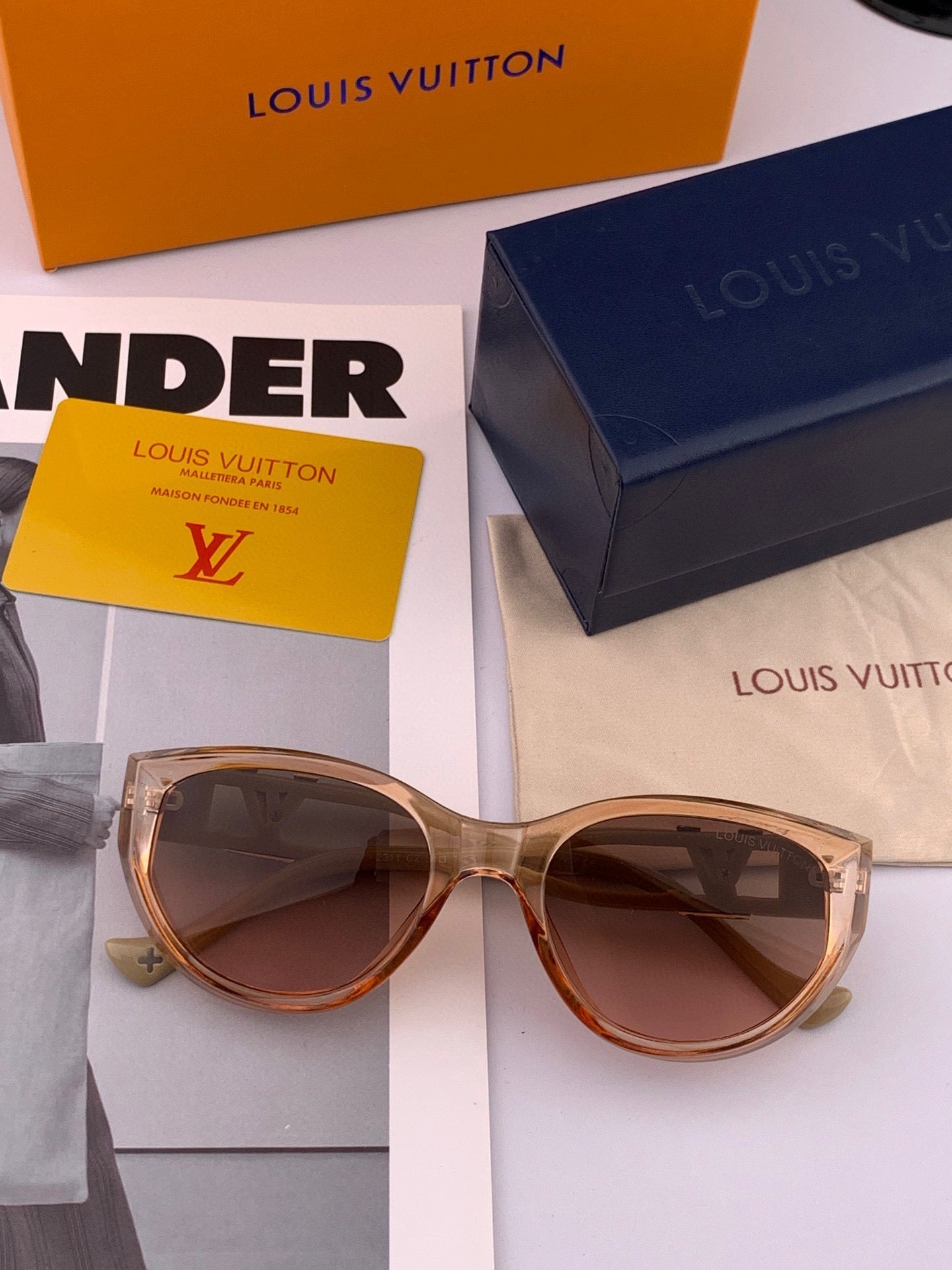 LOUIS VUITTON CAT EYE SUNGLASSES L1231 IN ACETATE