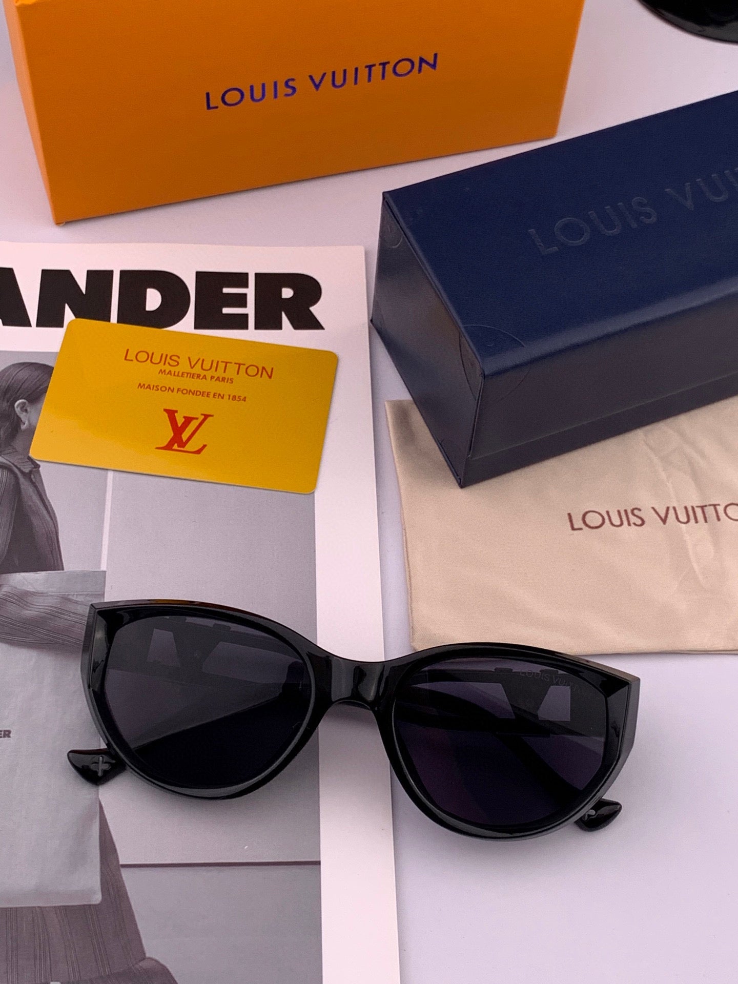 LOUIS VUITTON CAT EYE SUNGLASSES L1231 IN ACETATE