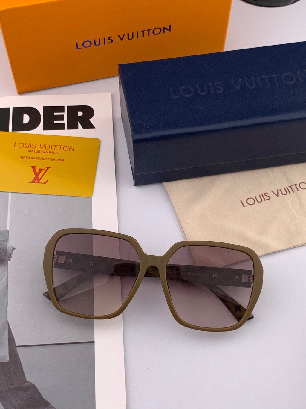 LOUIS VUITTON SIGNATURE ROUND SUNGLASSES L3305 IN ACETATE