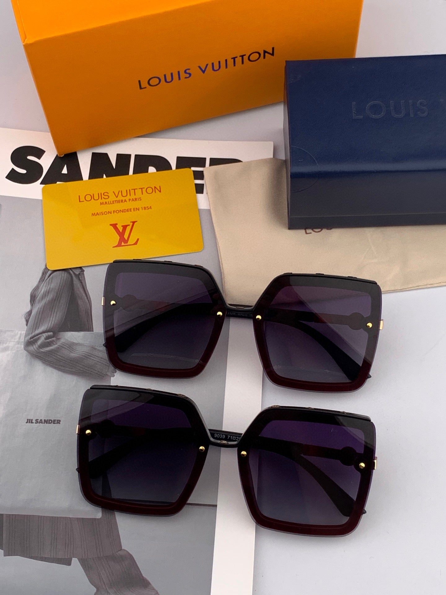 LOUIS VUITTON SQUARE SUNGLASSES L081 IN BLACK RED ACETATE