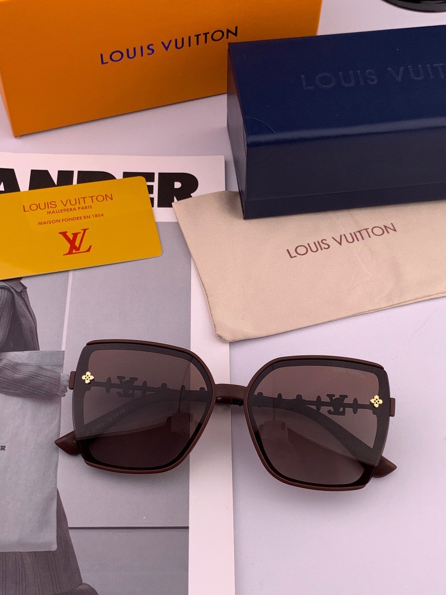 LOUIS VUITTON SQUARE SUNGLASSES L3992 IN ACETATE EMBOSSED LOGO