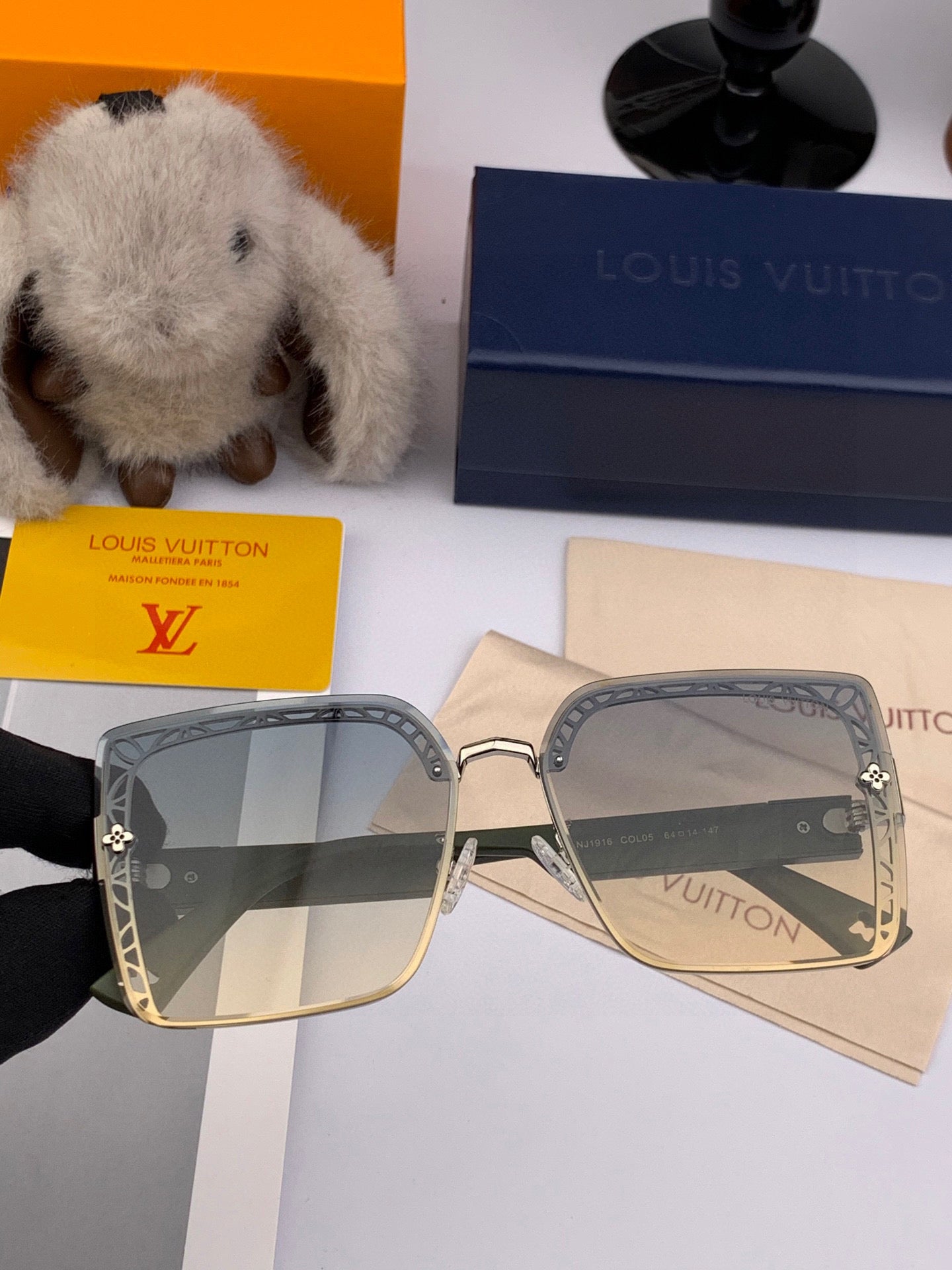 LOUIS VUITTON SQUARE SUNGLASSES L6191 IN ACETATE