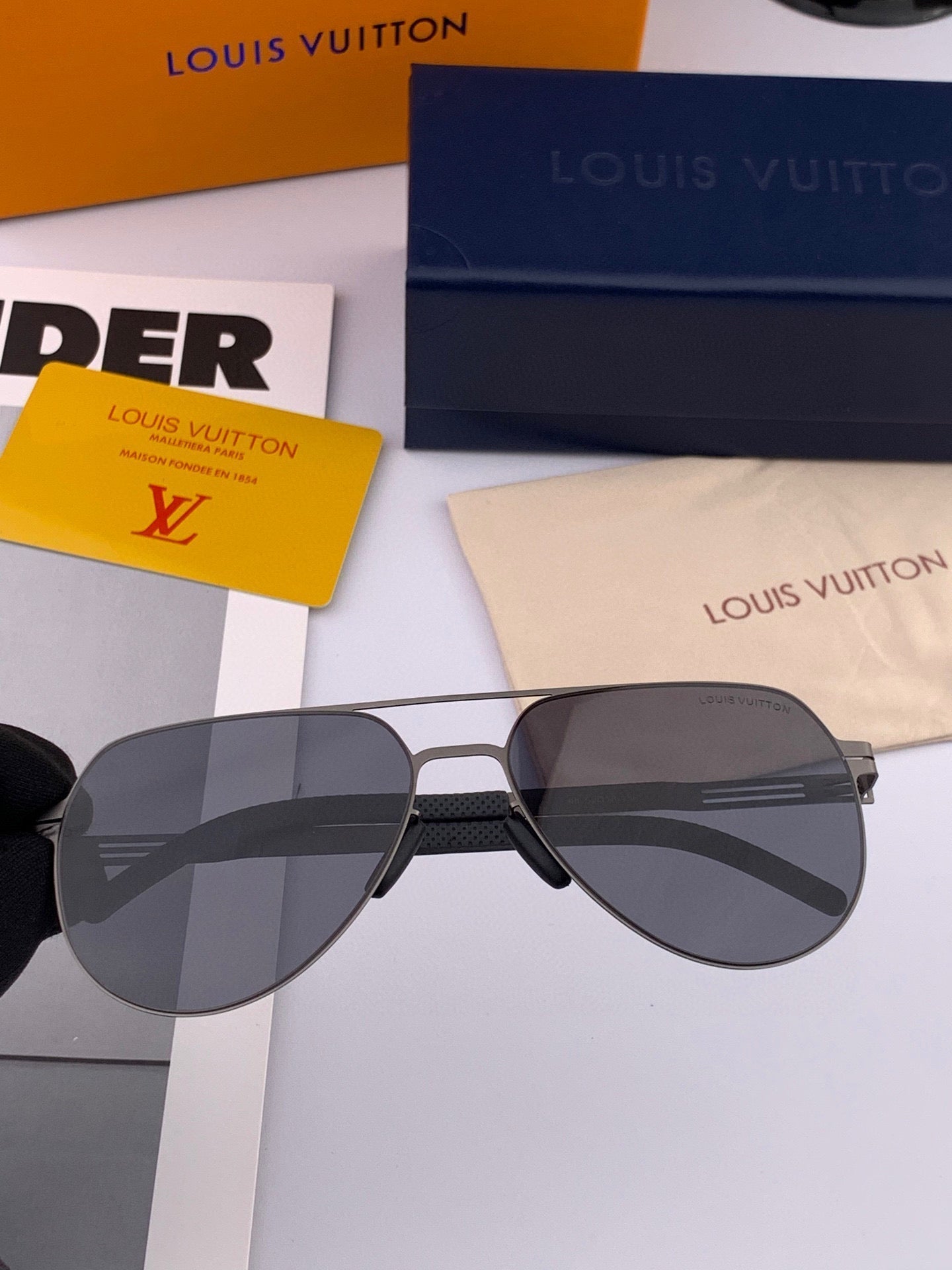 LOUIS VUITTON PILOT SUNGLASSES L186 IN METAL