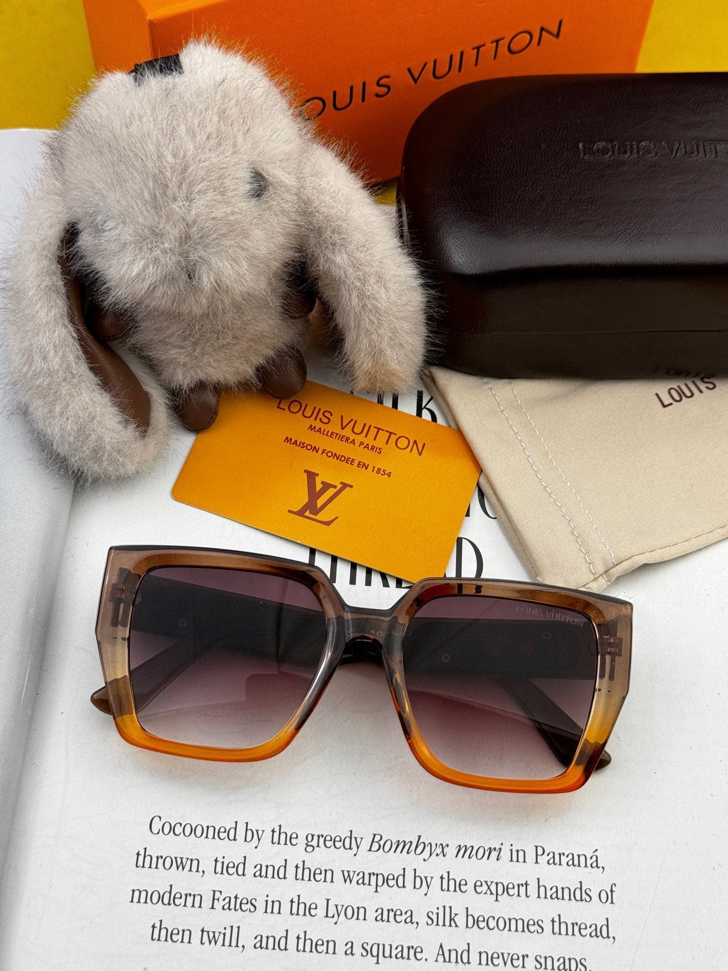 LOUIS VUITTON SQUARE SUNGLASS L6133 IN ACETATE FRAME EMBOSSED LOGO