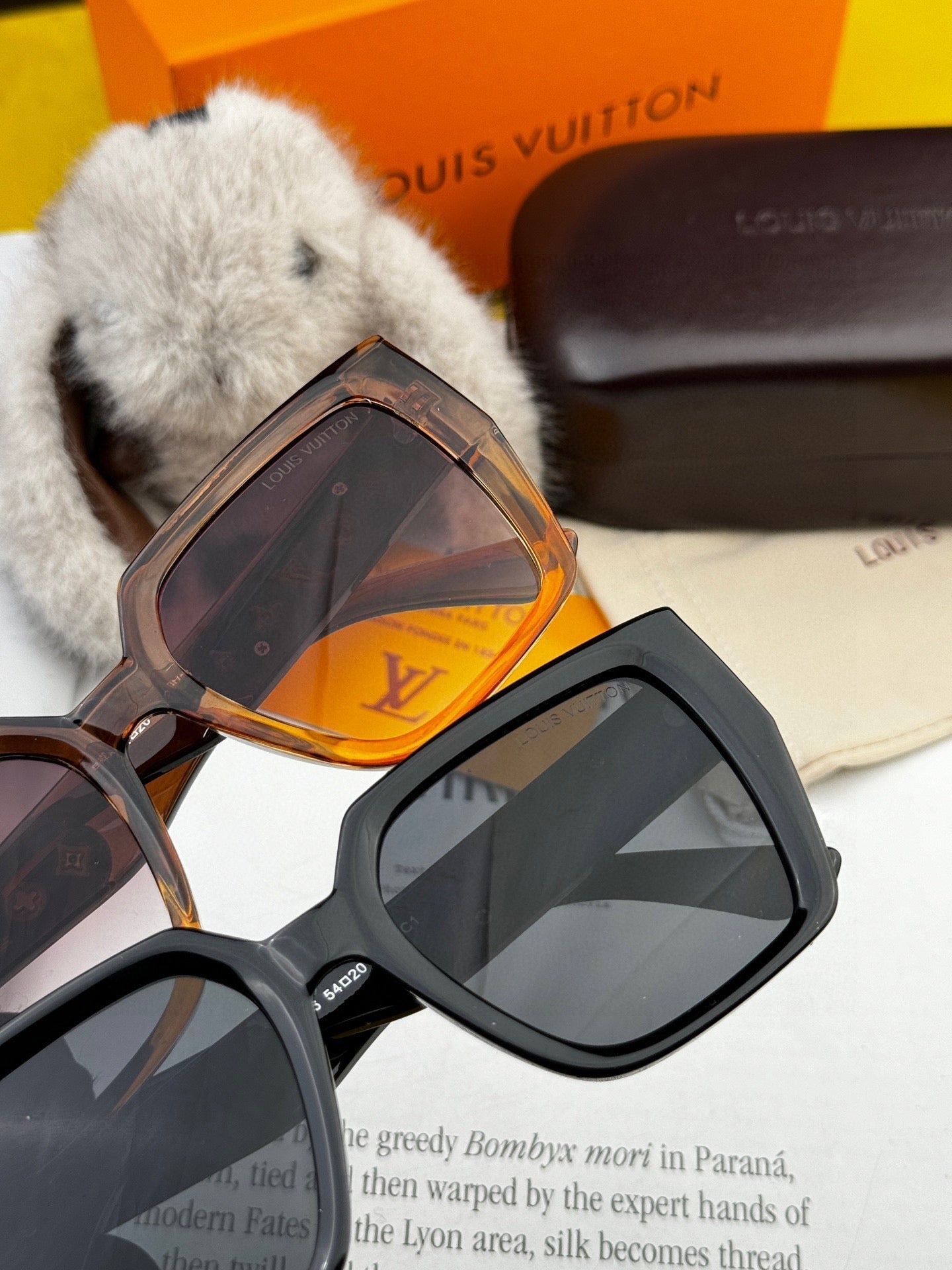 LOUIS VUITTON SQUARE SUNGLASS L6133 IN ACETATE FRAME EMBOSSED LOGO