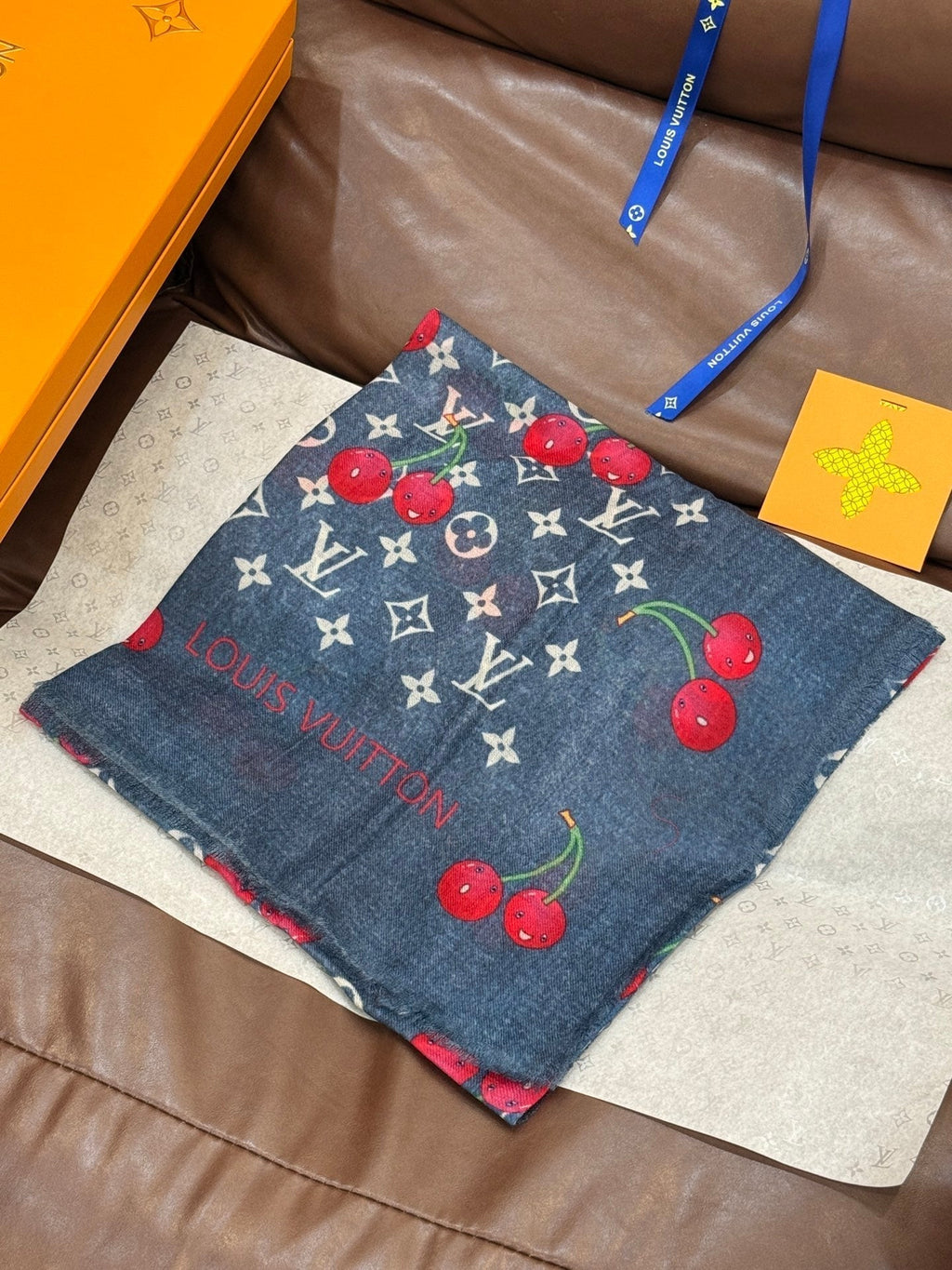 LOUIS VUITTON LV SCARF 140 CM IN CASHMERE 721492