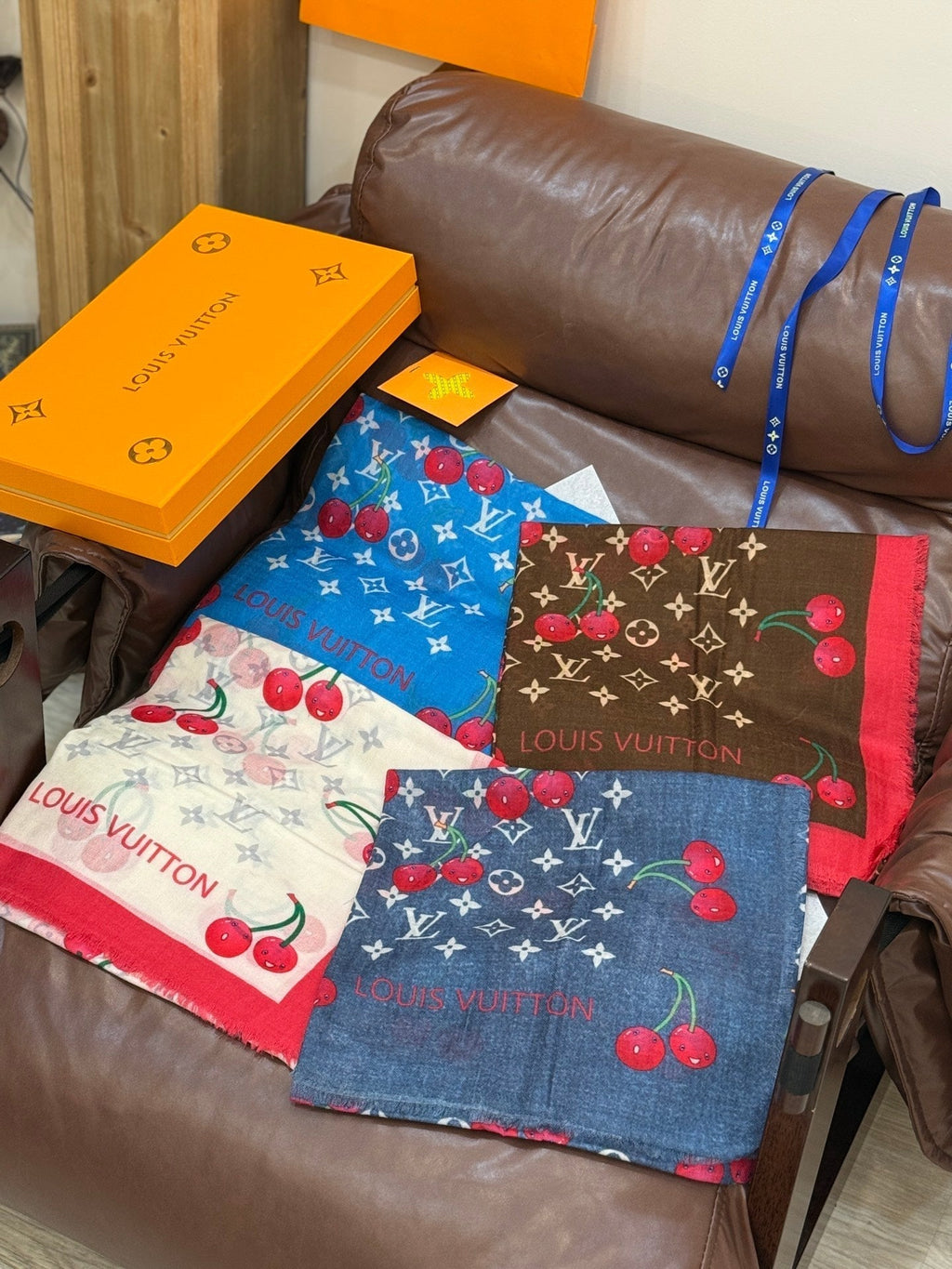 LOUIS VUITTON LV SCARF 140 CM IN CASHMERE 721492