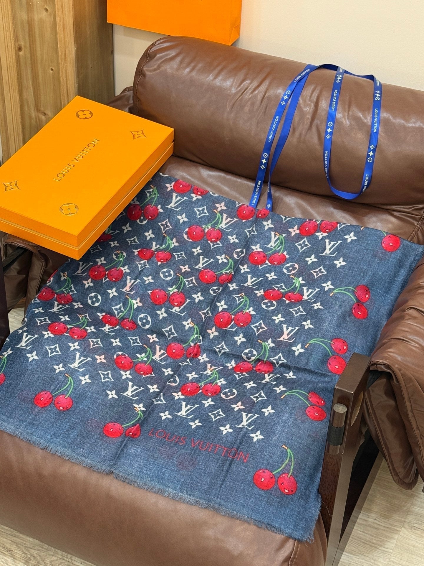 LOUIS VUITTON LV SCARF 140 CM IN CASHMERE 721492