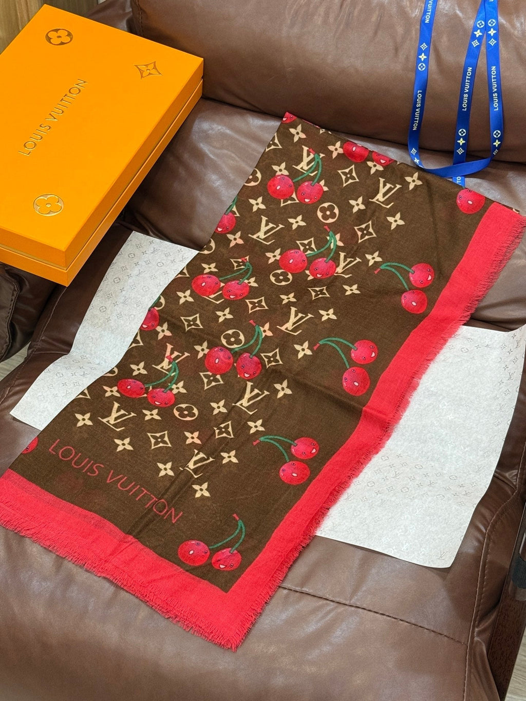 LOUIS VUITTON LV SCARF 140 CM IN CASHMERE 721493
