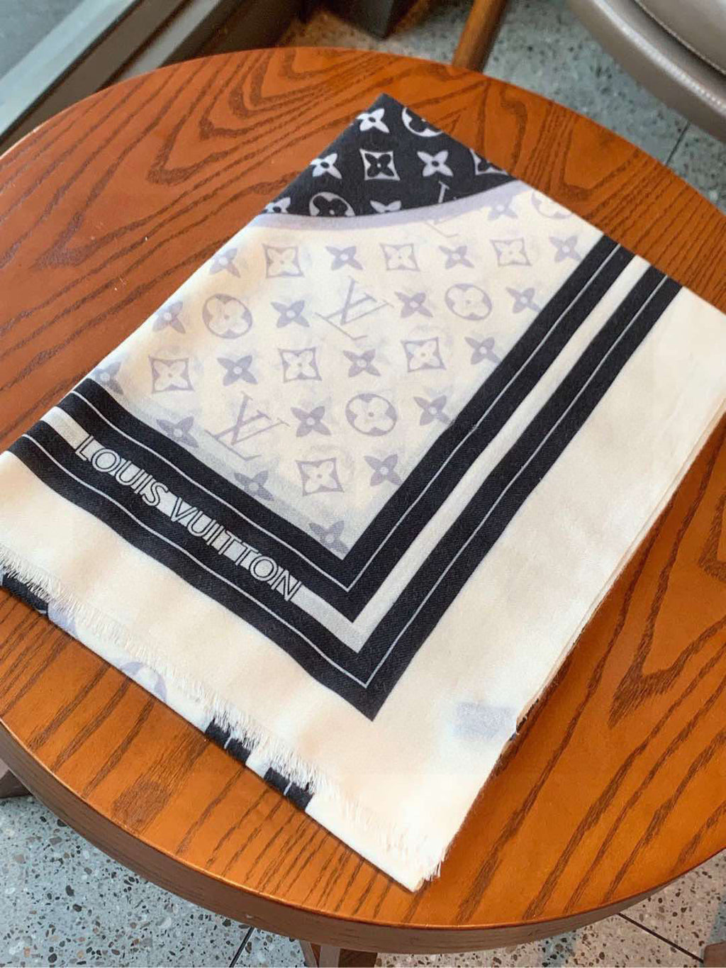 LOUIS VUITTON LV SCARF 200 CM IN CASHMERE 732076