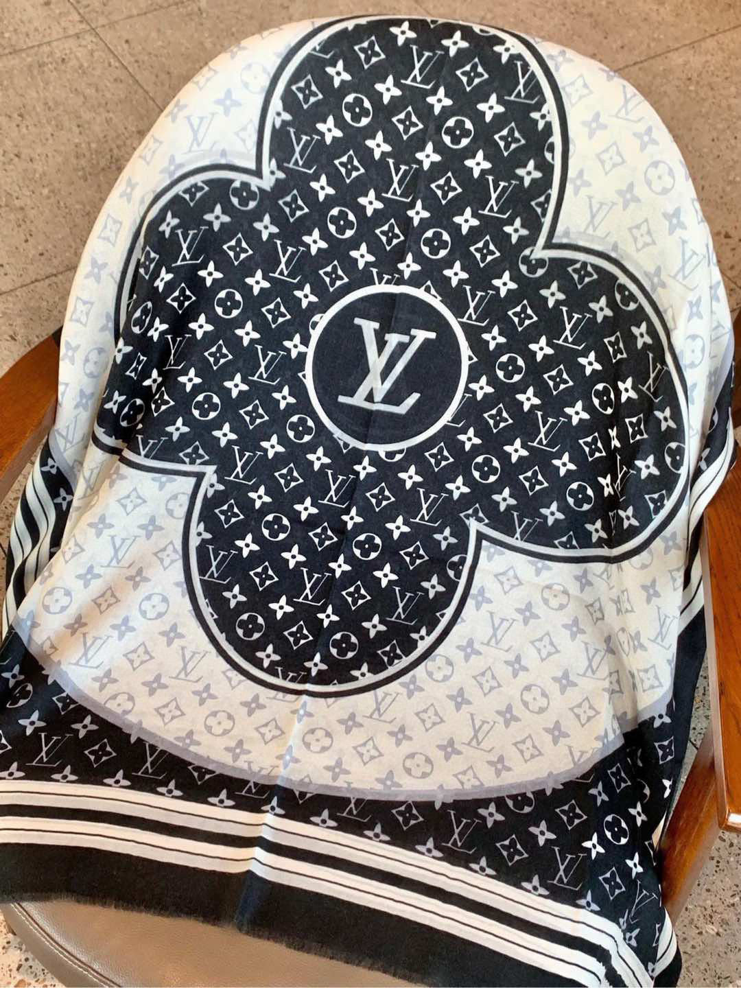 LOUIS VUITTON LV SCARF 200 CM IN CASHMERE 732078